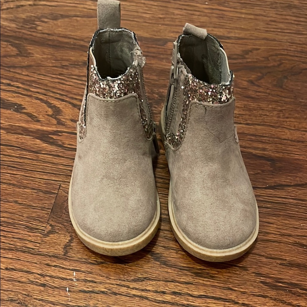 Tucker + Tate Cream and Tan Shoes